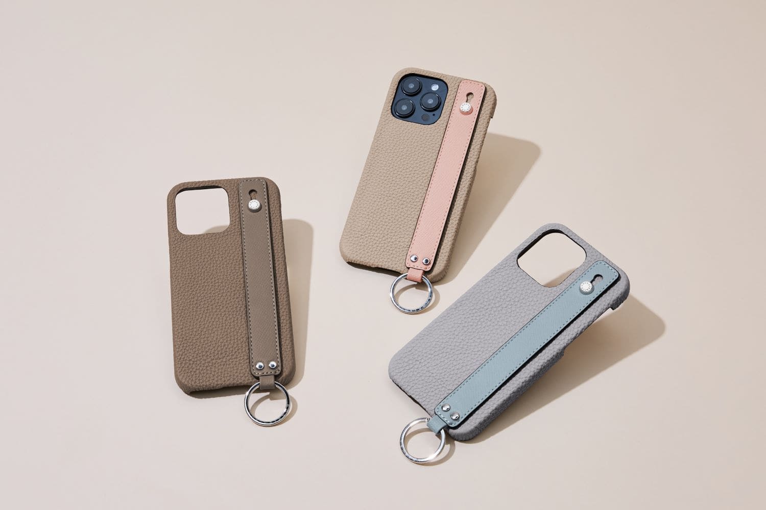 「BONAVENTURA(ボナベンチュラ)|ハンドル付きバックカバーケース|上質なレザー、タイムレスで洗練された美しい本革小物」本革手帳型のスマホケース。最高級本革の上質なiPhoneケース。 iPhoneSE / iPhone8 / iPhoneX / iPhone11 / iPhone12 / iPhone13 /iPhone14 対応の本革スマホケース。 高級レザーブランドのバッグ。高級レザーブランドの財布やレザー小物。本格本革のアップルウォッチバンド (Apple Watch Band)。