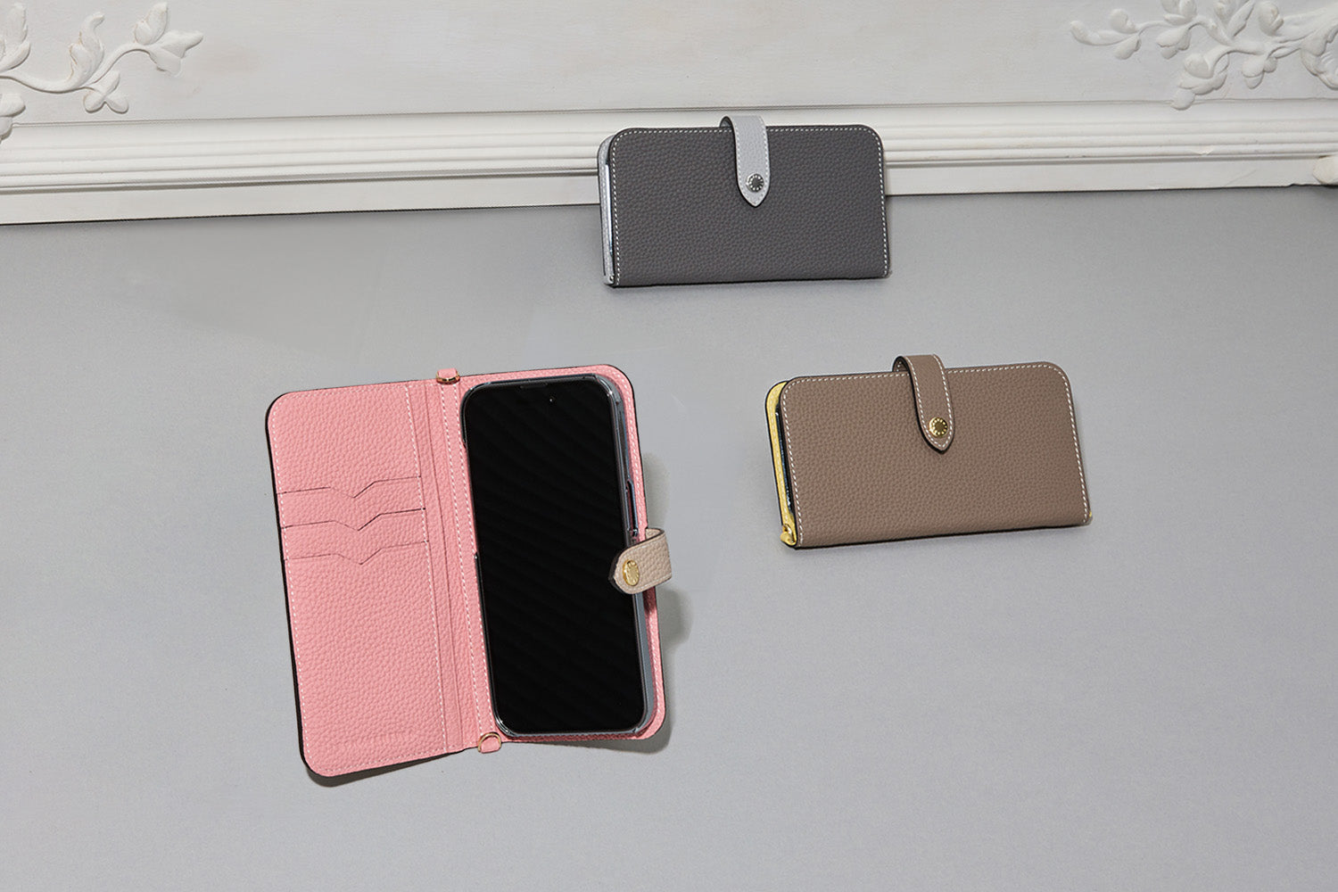 「BONAVENTURA(ボナベンチュラ)|iPhone15シリーズ再入荷|上質なレザー、タイムレスで洗練された美しい本革小物」本革手帳型のスマホケース。最高級本革の上質なiPhoneケース。 iPhoneSE / iPhone8 / iPhoneX / iPhone11 / iPhone12 / iPhone13 /iPhone14 対応の本革スマホケース。 高級レザーブランドのバッグ。高級レザーブランドの財布やレザー小物。本格本革のアップルウォッチバンド (Apple Watch Band)。