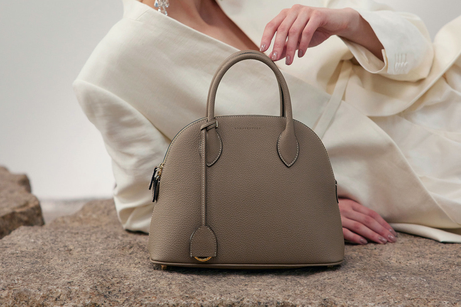 上質なレザーのハンドバッグ – イタリア(ミラノ)発の高級革製品