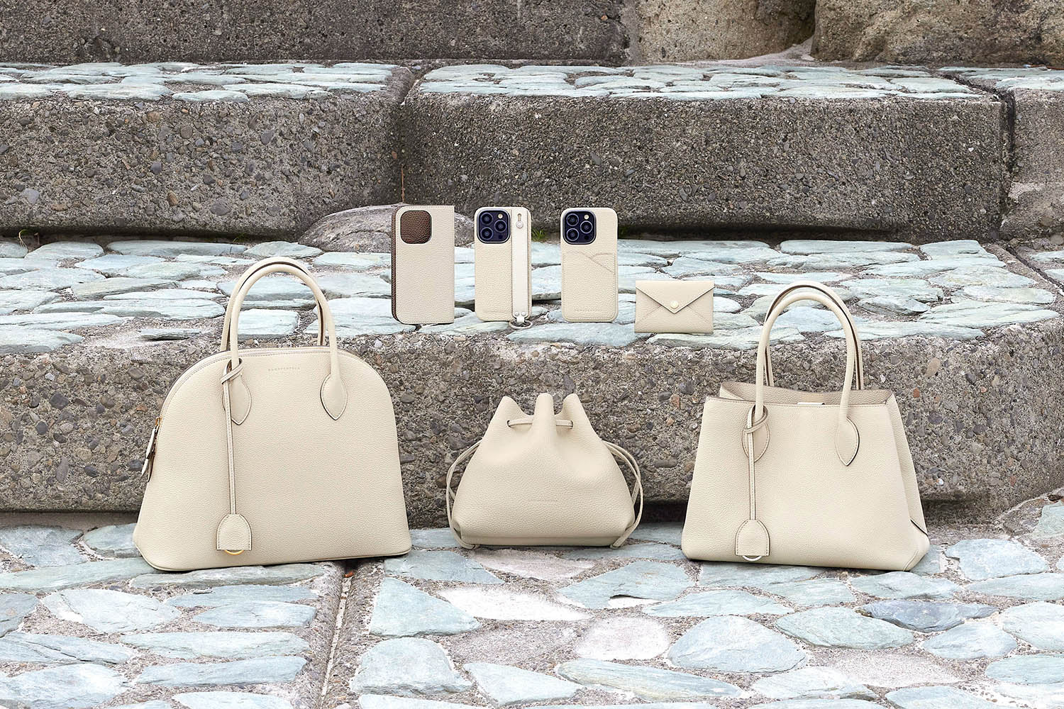 夏限定】アイボリー コレクション（ホワイト系）のバッグ・iPhone 