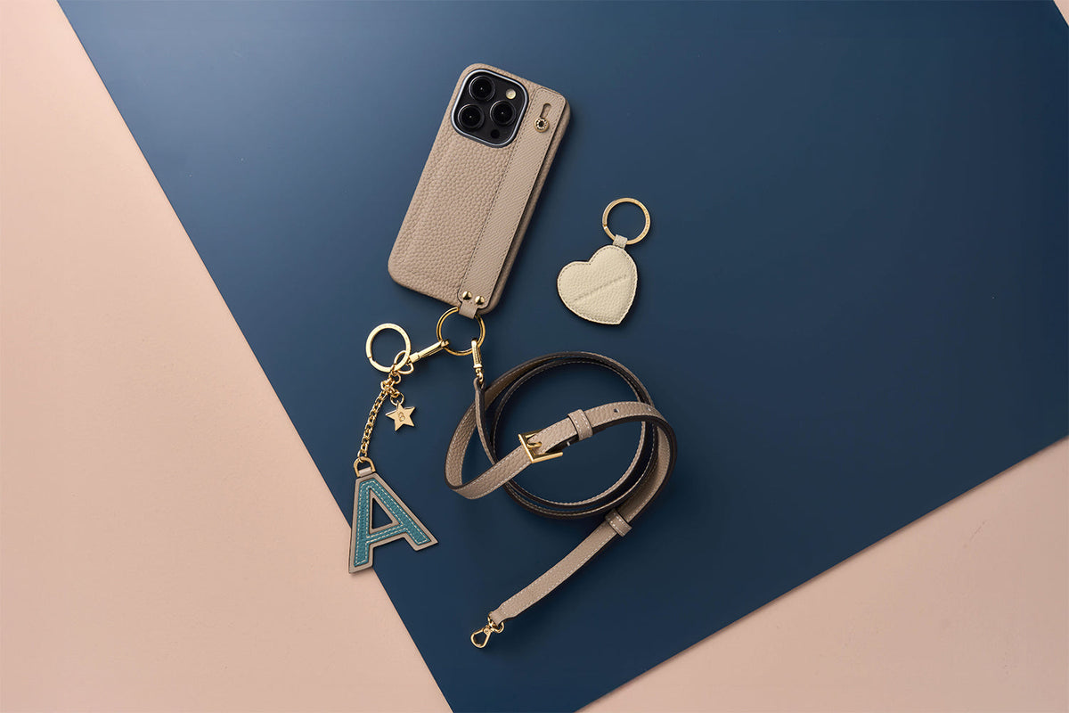 上質なレザーのiPhone / スマホ ショルダーストラップ – イタリア 