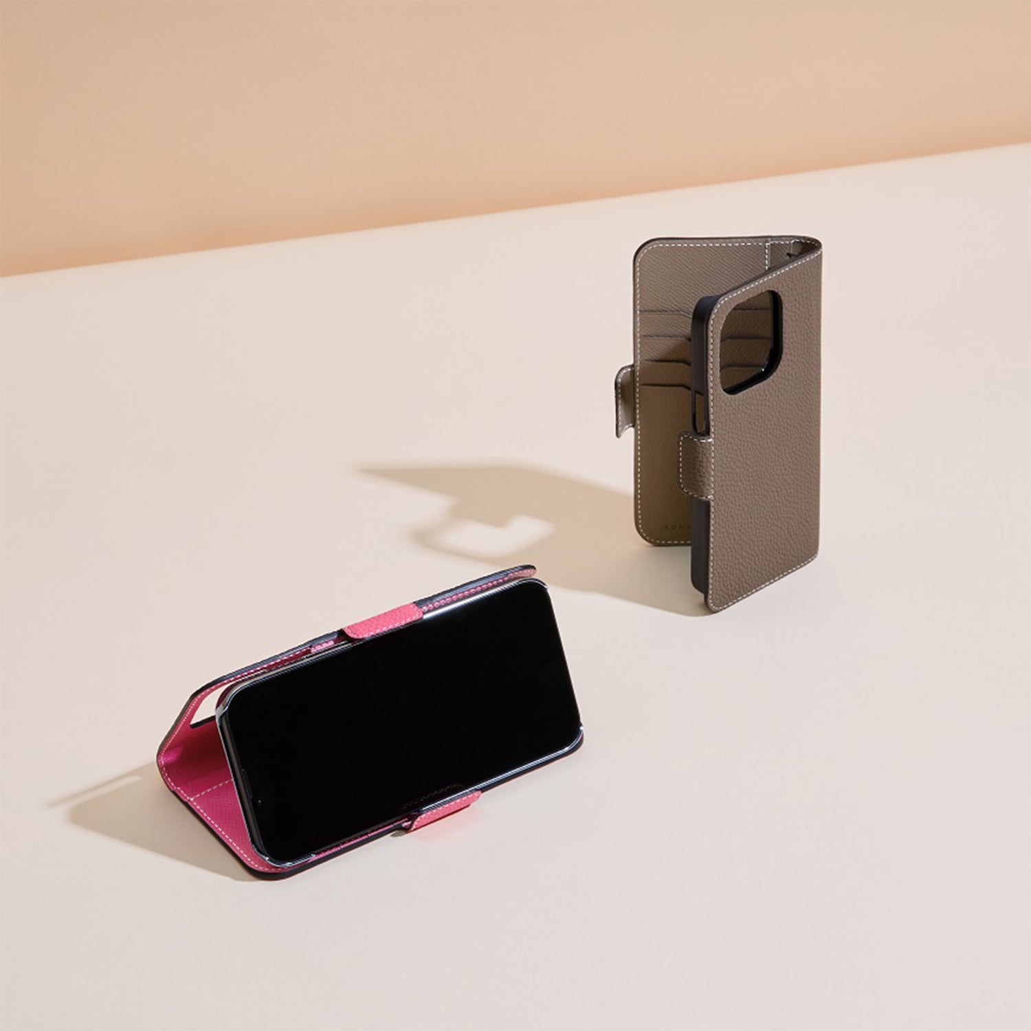 【iPhone 14 Plus】シュリンクレザー ダイアリーケース ダイアリーケース(iPhone 14) シュリンクレザー グレージュ