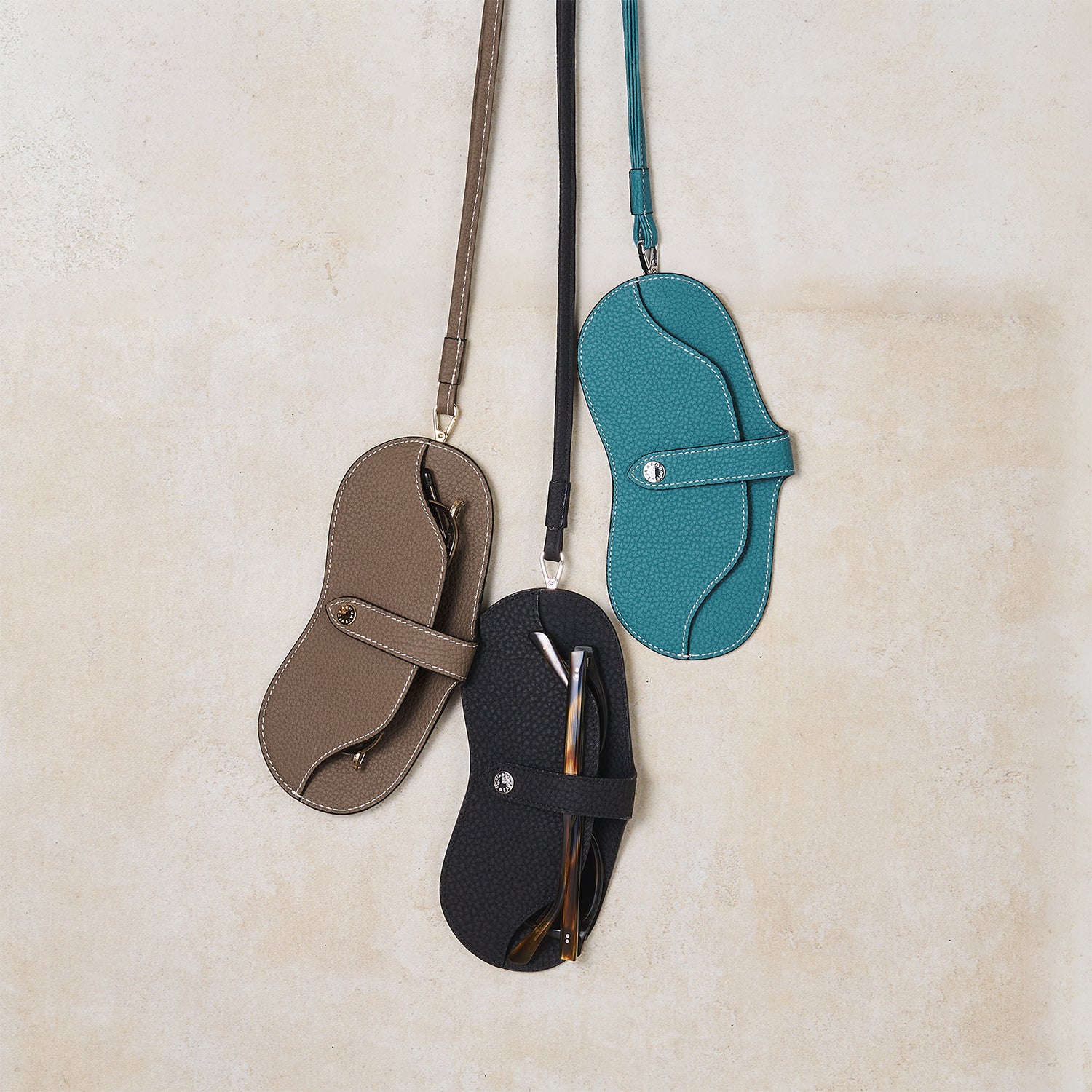 BONAVENTURA ストラップ付き アイグラスケース シュリンクレザー ストラップ付き アイグラスケース シュリンクレザー