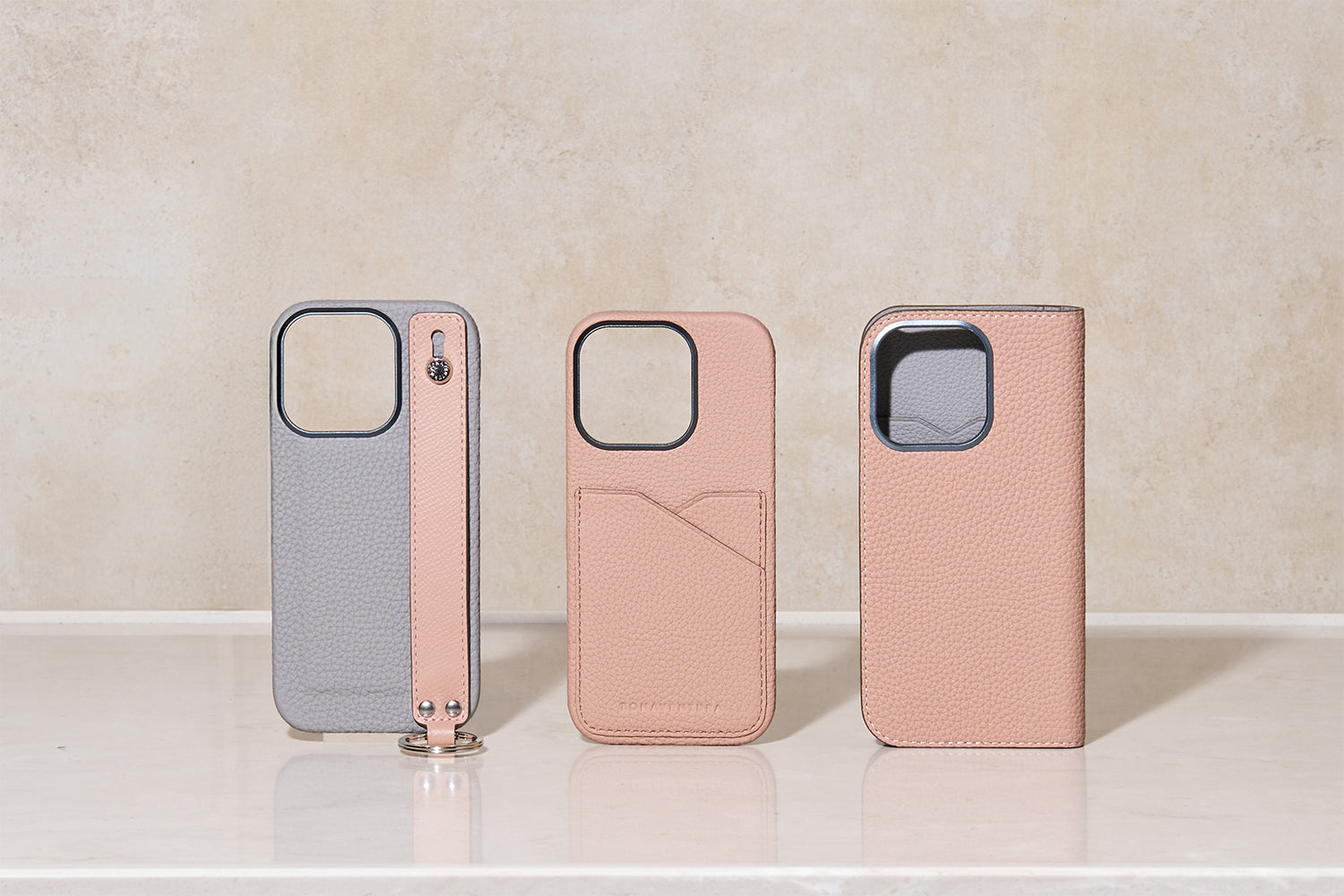 上質なレザーのスマホ（iPhone 15）ケース – イタリア(ミラノ)発