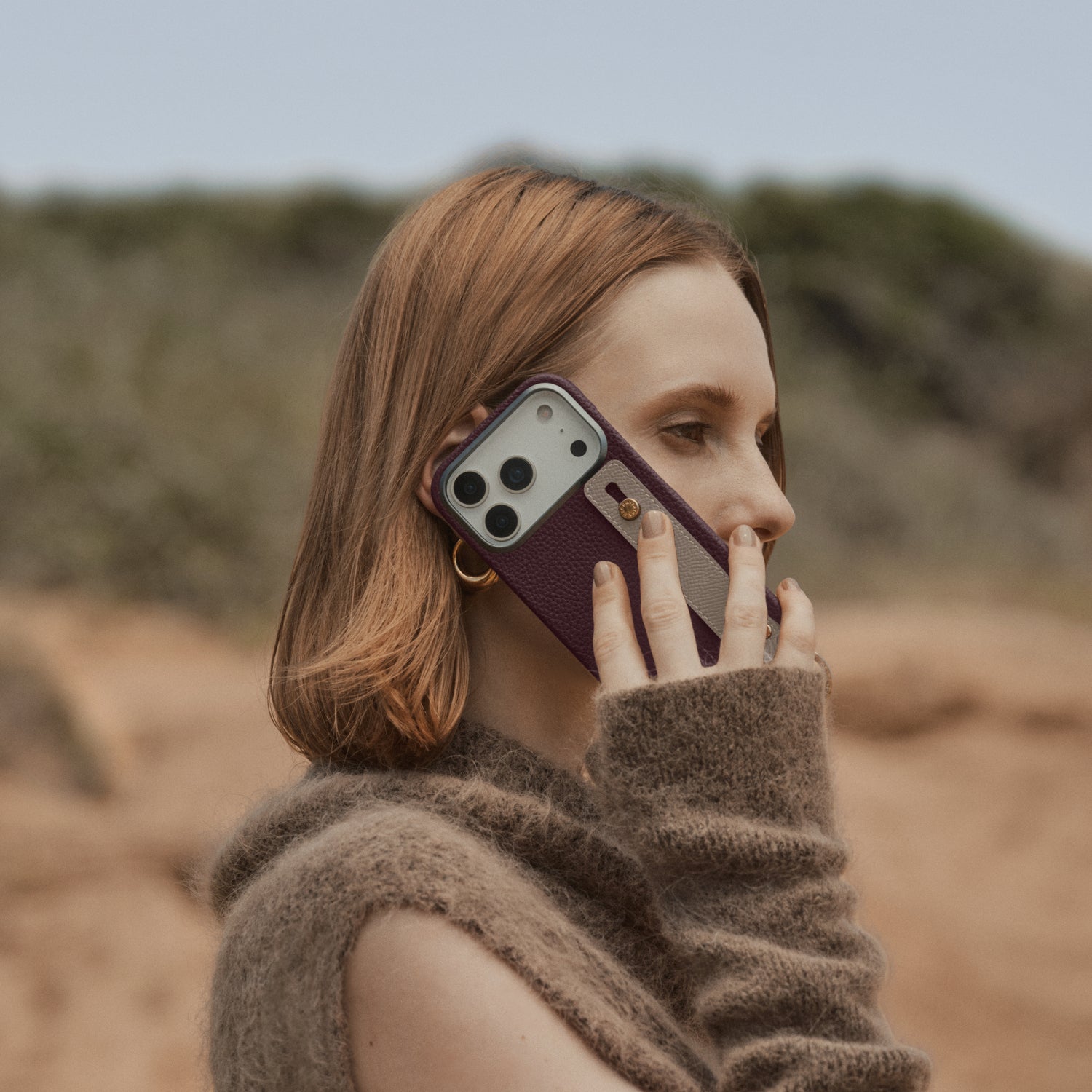 iPhone 17) ハンドル付き バックカバーケース シュリンクレザー