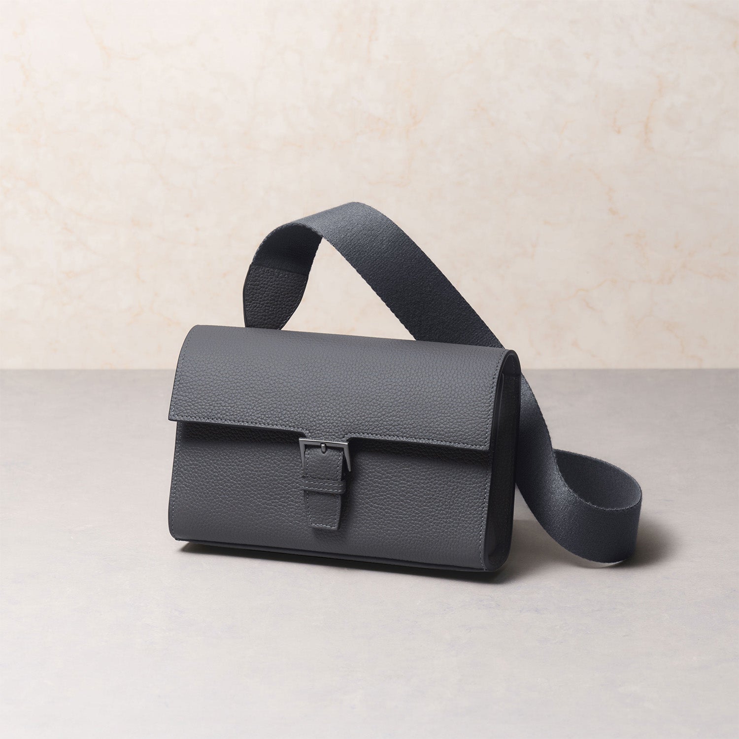 BONAVENTURA レザー リアムクロスボディーバッグ スマートさを追求した大人なウェストバッグ≪Liam cross body Bag