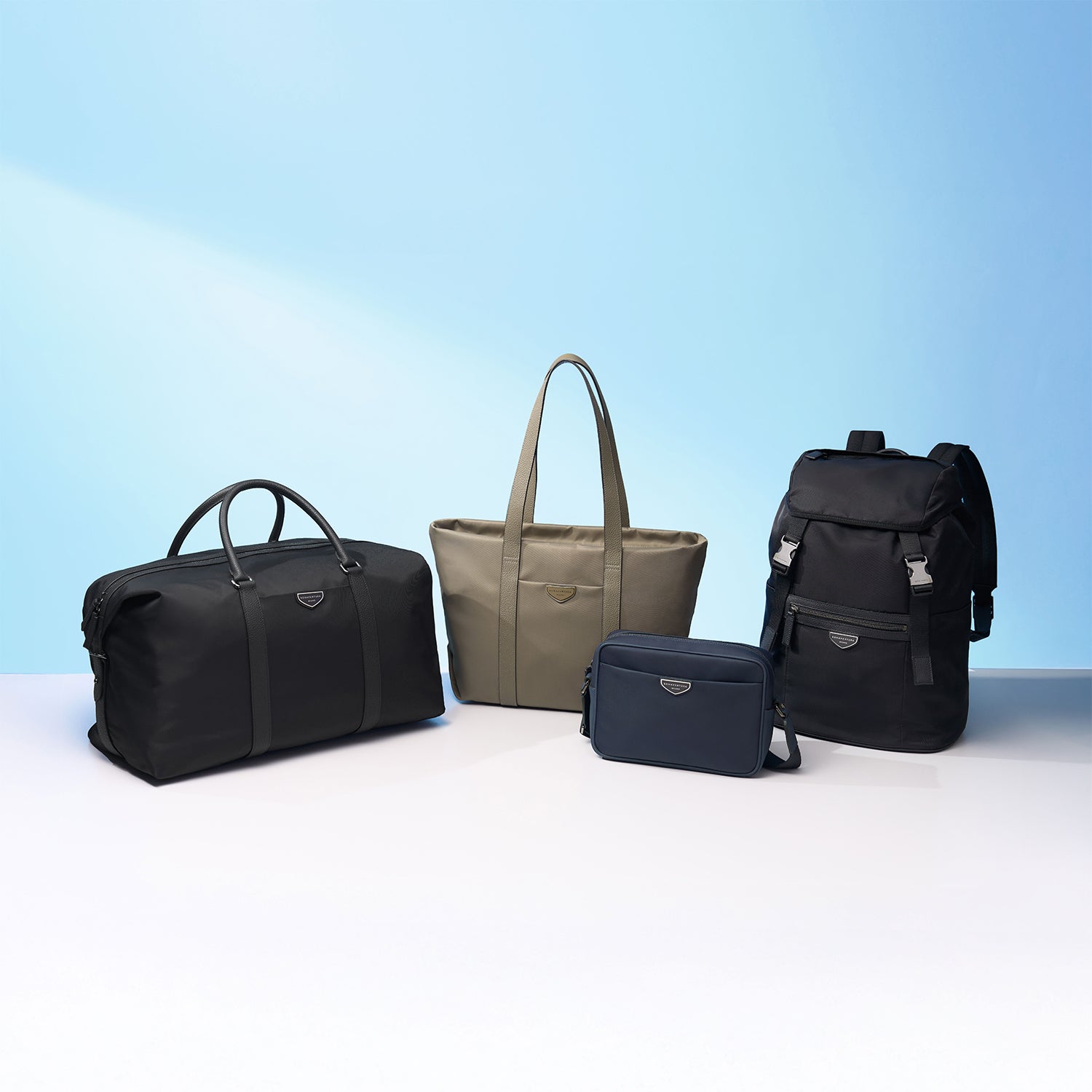 チェレステ ナイロン トート (ミディアム)