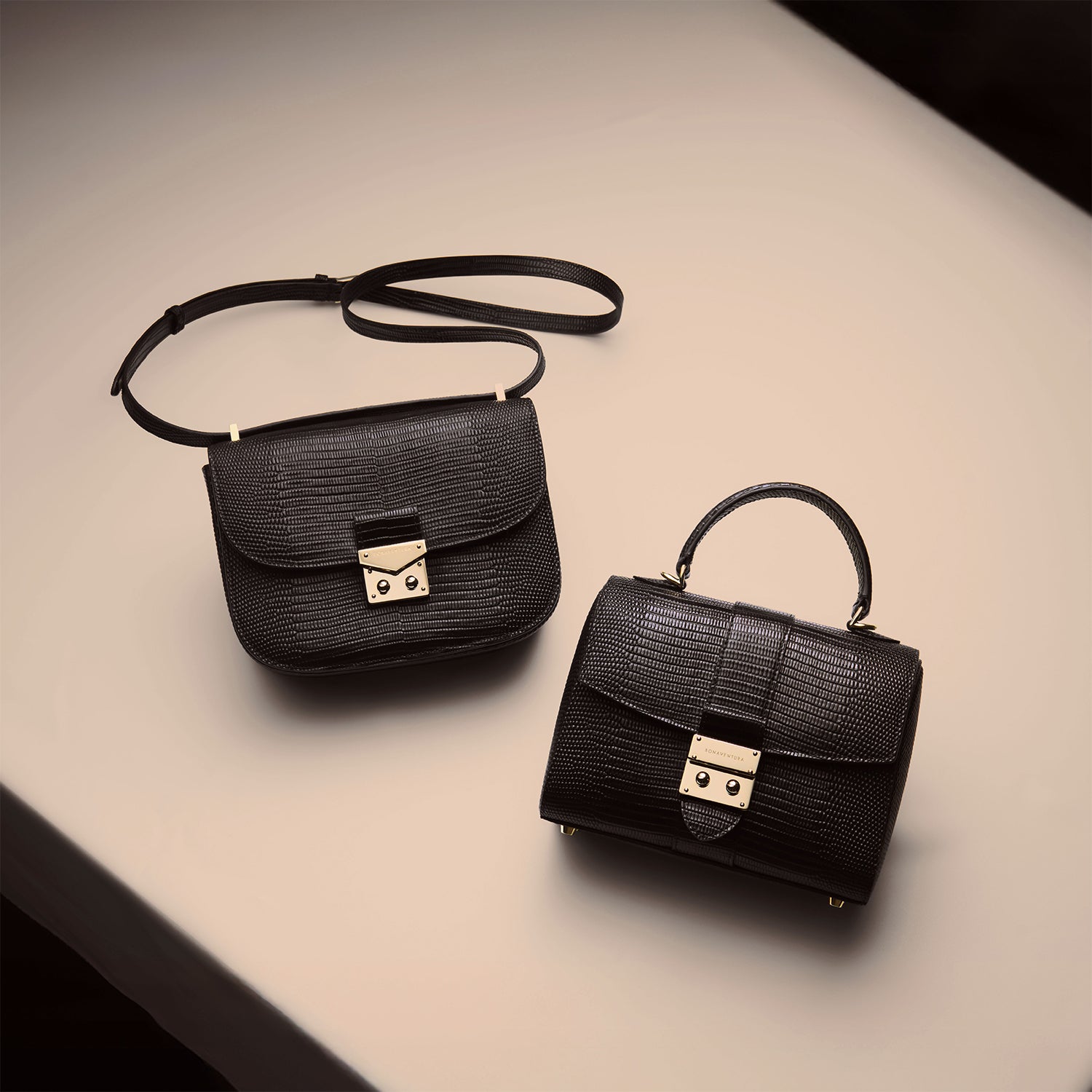 ステラ ショルダーバッグ エンボスリザードレザー