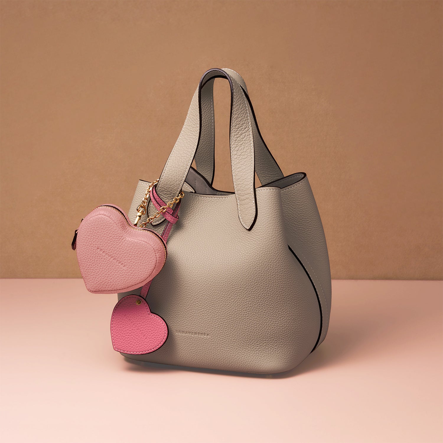 【新品未使用】 ハート コンパクトミラー シュリンクレザー どんなバッグにも合う♡ボナベンチュラのハート コンパクトミラーの