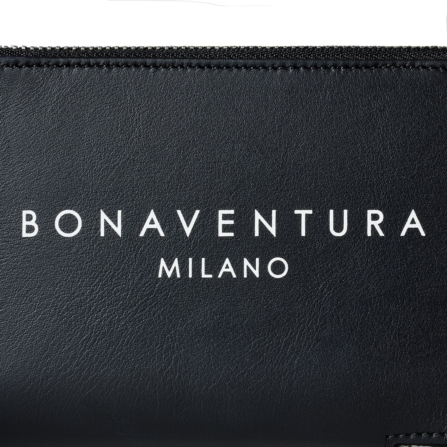 Medium zip wallet in smooth leather