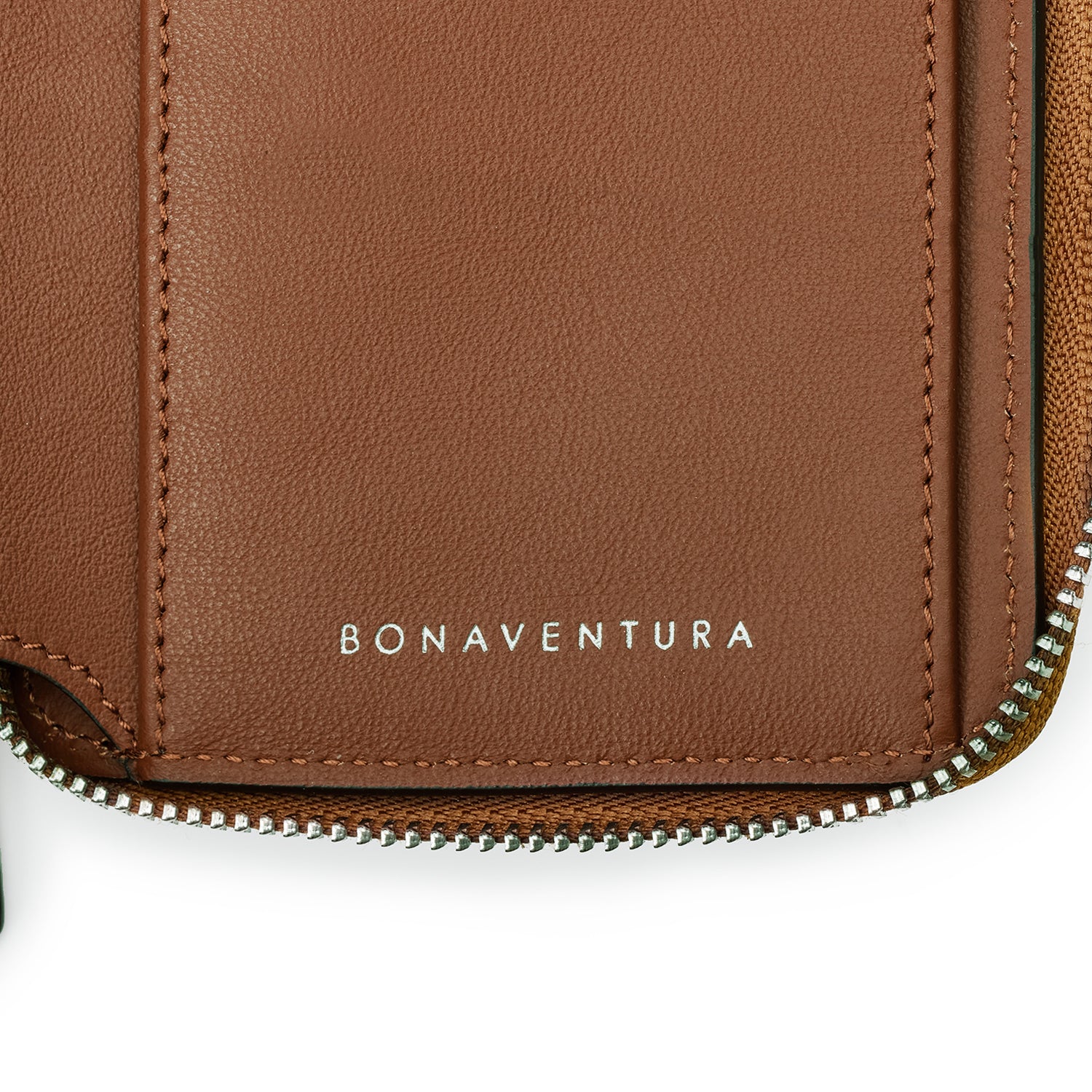 Medium zip wallet in smooth leather