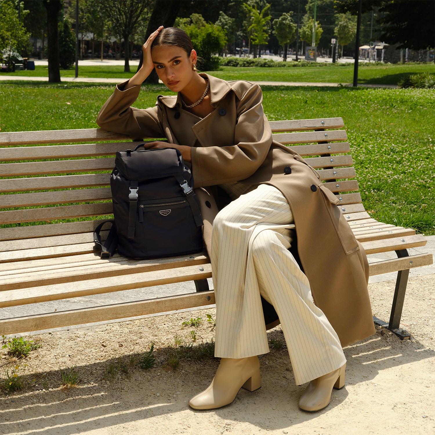 チェレステ ナイロン フラップバックパック