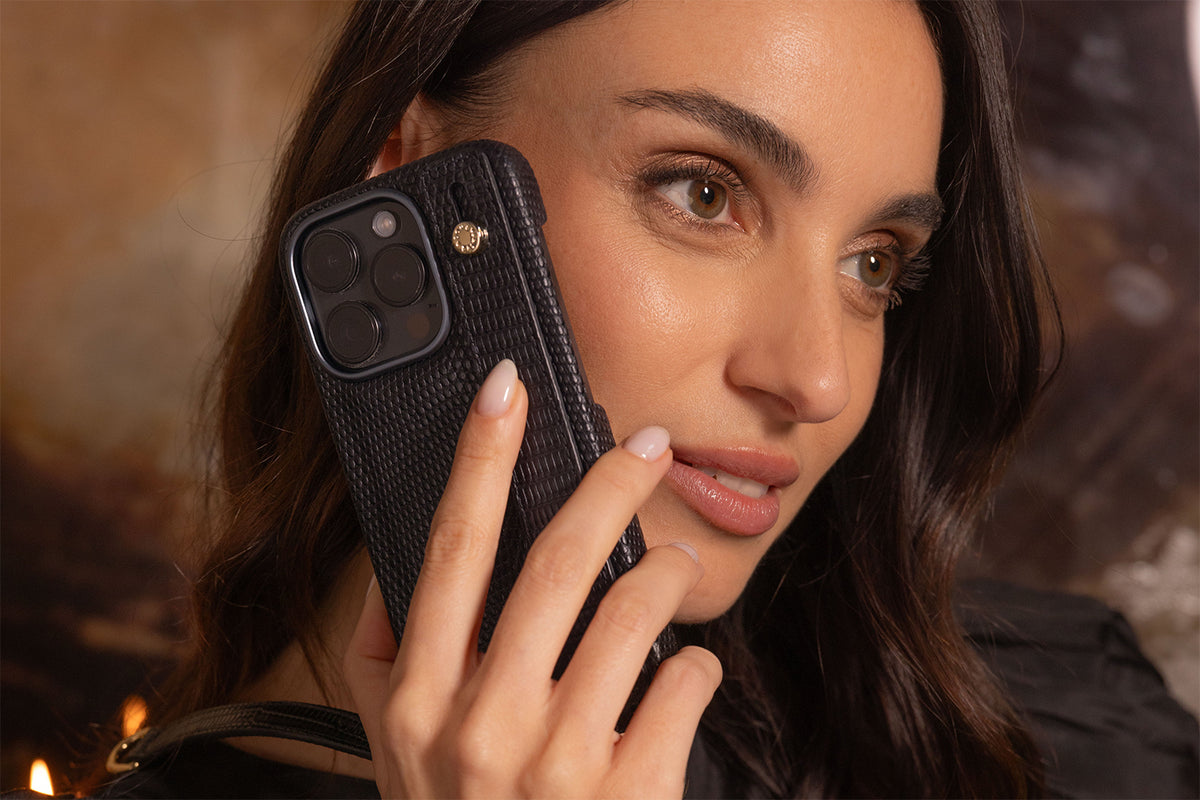 繊細な型押しが生む、上品なレザーの風合い