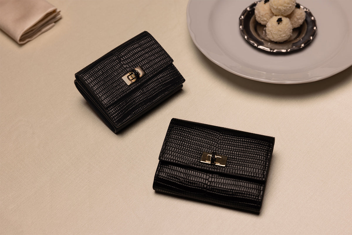 光が描く、繊細なリザードパターン