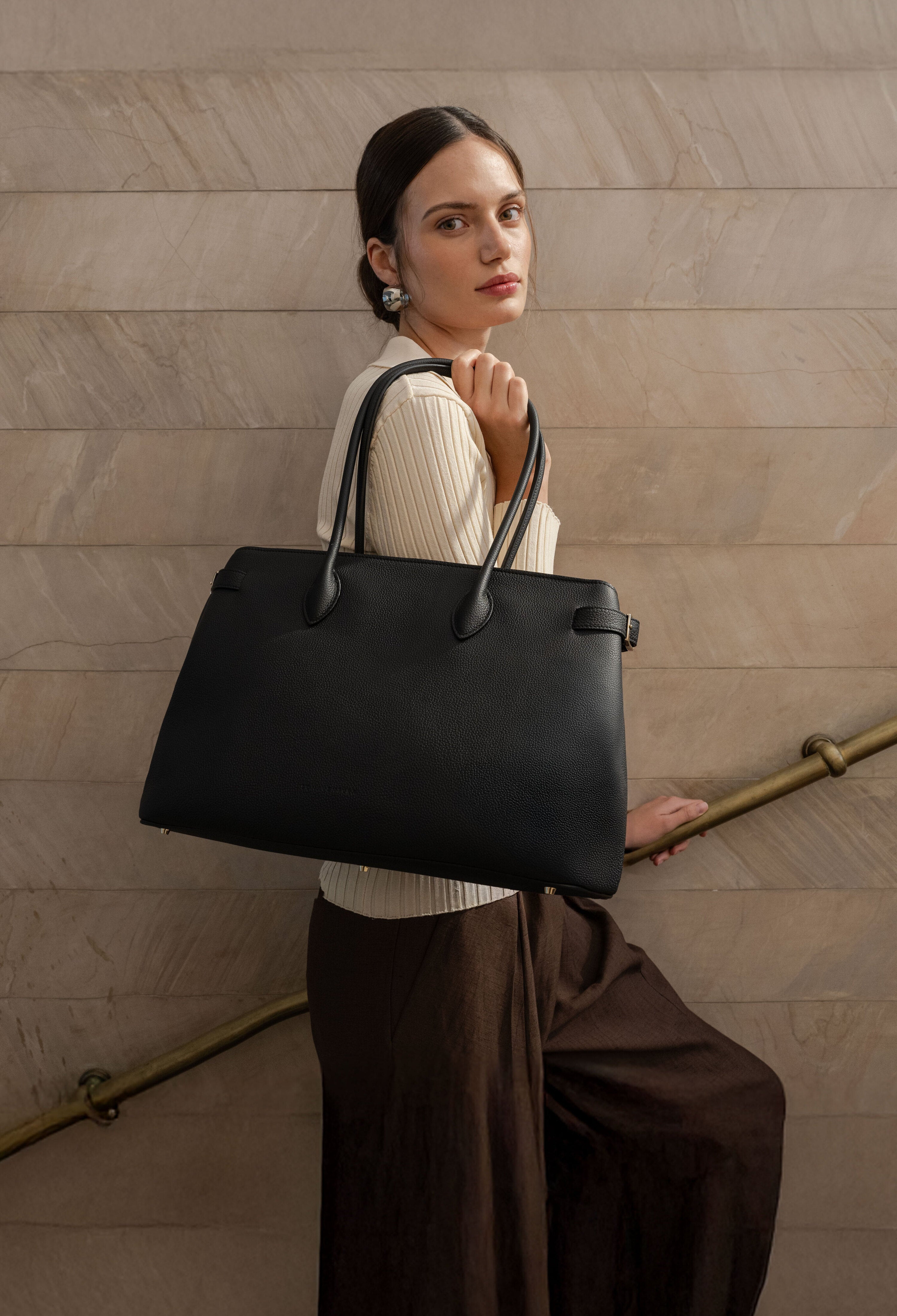 クレア トートバッグ シュリンクレザー ブラック