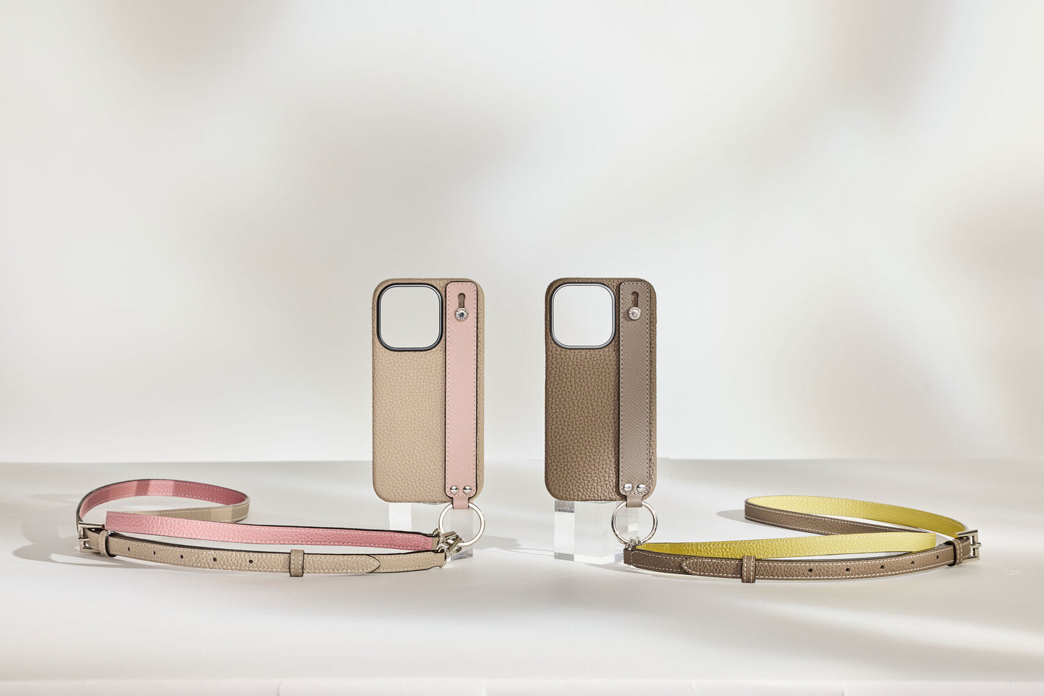 BONAVENTURA ベージュレザー iPhoneケース16プロ iPhone 16 Pro) スナップボタン付き バックカバーケース シュリンク